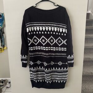 Old Navy Black and White Knit Sweater